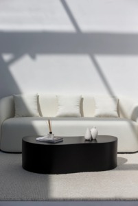 Table basse en béton artisanale, forme organique, design moderne, durable, facile à nettoyer, pour salon de luxe, meubles pour la maison - Product Image 3