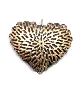 Artisanat Décoratif En Métal De Noël Suspendus Ornements En Forme De Coeur Couleur Or Pour Une Utilisation Suspendue Fournitures En Vrac Prix De Gros - Product Image 1
