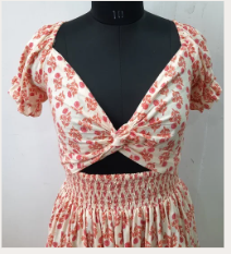 Robe midi à nœud floral d'inspiration vintage avec manches bouffantes, taille smockée et style bohème chic d'été, robe bohème élégante - Product Image 5