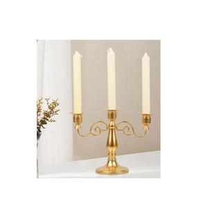 Candélabre en métal pour la décoration de l'autel de l'église, créant un environnement spirituel pendant les cérémonies religieuses spéciales ou les événements sacrés - Product Image 3