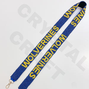 Correa de Bolso Artesanal de los Wolverines para Días de Juego, Correa Ancha con Cuentas, Ganchos Desmontables, Personalizada, con Cuentas Blancas y Doradas - Product Image 1