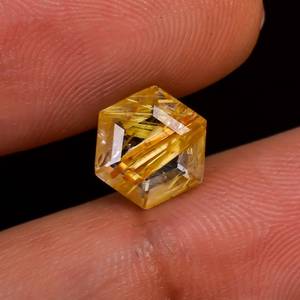 ธรรมชาติทอง Rutile ควอตซ์รูปหกเหลี่ยมเหลี่ยมเพชรพลอยตัดหลวมอัญมณีขนาดสอบเทียบของแท้ในราคาไม่แพง OEM จํานวนมาก - Product Image 3