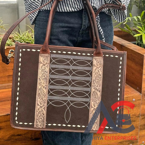 กระเป๋าถือหนังกลับสีน้ำตาลเข้มสำหรับผู้หญิง - Product Image 1