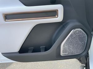 2023 .C Humm.er EV SUV Pickup Edition 1 1 000 chevaux-vapeur Transmission intégrale Lithium Panneaux de toit amovibles Mode CrabWalk Éclairage automatique - Product Image 4