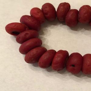 Fait sur mesure Vintage Chunky perles de verre. Idéal pour les projets de restauration de bijoux de déclaration ou les collectionneurs de verre vintage. - Product Image 1