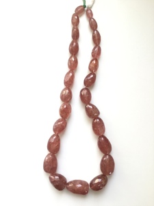 Cuentas facetadas de cuarzo rojo fresa natural para la elaboración de joyería fina - Product Image 2