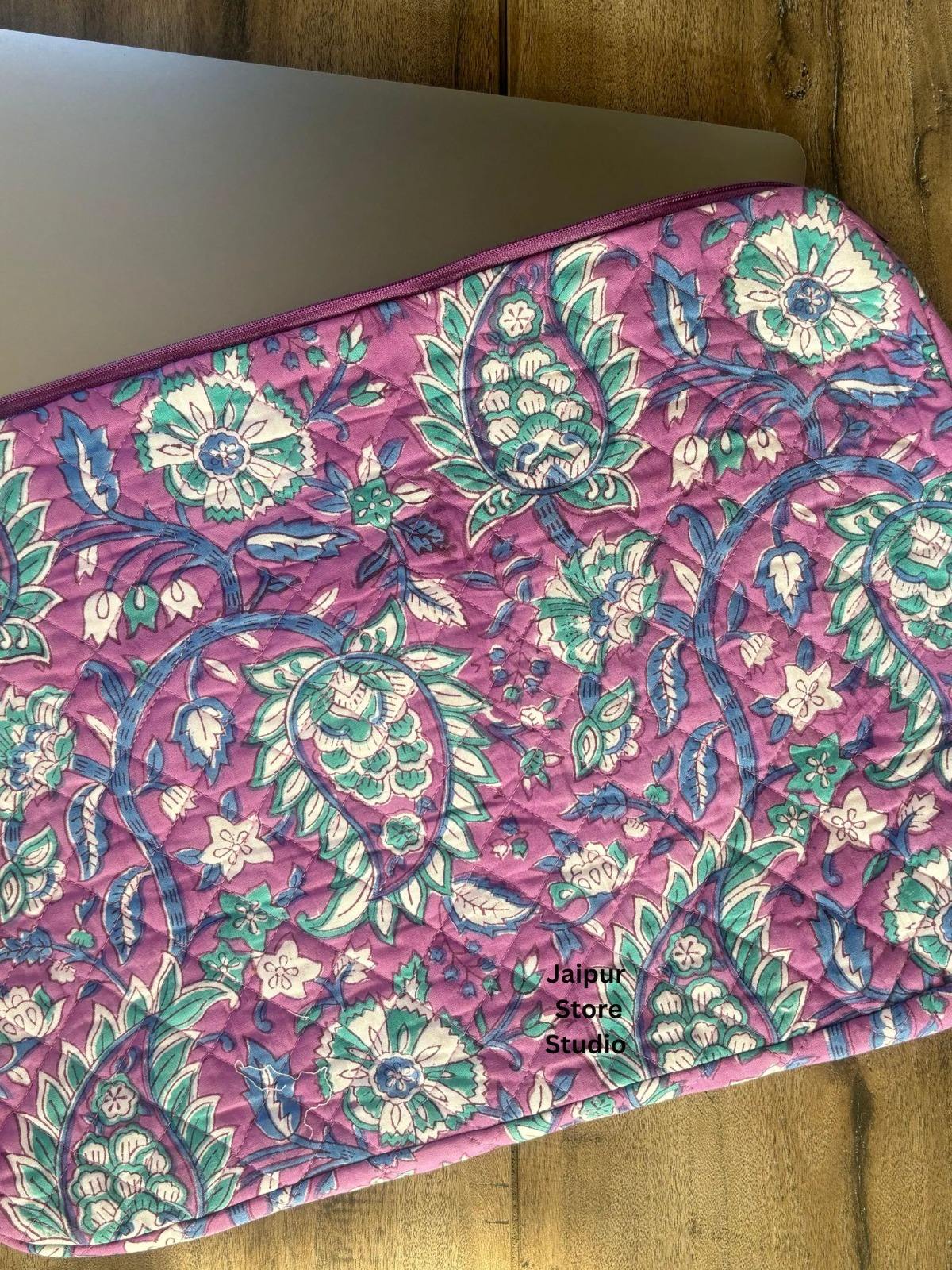 สีเขียว