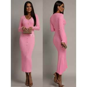 Vestido de punto mini ajustado de manga larga rosa con cuello en V y botones para mujer - Product Image 1