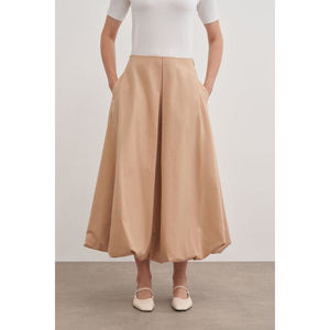 Falda Midi de Satén Beige - Suave, Transpirable y con un Elegante Diseño de Vestido de Gala - Product Image 2