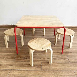 Table carrée de maternelle au design scandinave et ensemble de 4 chaises en bois KGD027 pour l'étude scolaire avec pieds en fer - Product Image 3