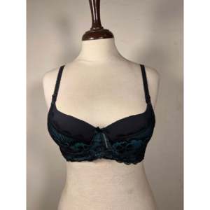 บราเสริมฟองน้ำลายลูกไม้นีออนสีฟ้า - Product Image 6