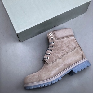 Botas Casuales de Color Gris de Alta Calidad con Forro de Algodón Hechas a Medida por Diseñadores Reconocidos con un Diseño de Caña Alta - Product Image 3