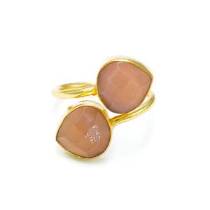 Accessoires de mode Bague coeur en pierre de lune pêche pour femme Fête et utilisation décontractée disponible à la vente en Inde - Product Image 2
