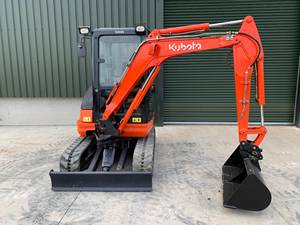 Mini-excavatrice Kubota KX61-3, machine de construction sur chenilles de 3 à 6 tonnes, garantie 2 ans, pompe de boîte de vitesses incluse, godet inclus, à vendre. - Product Image 3