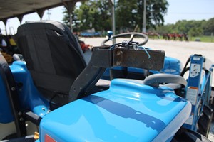 Tractor de Ruedas New Holland 1725 80HP/120HP/140HP |   Tractor Agrícola de Alto Rendimiento para Trabajos Agrícolas - Product Image 4