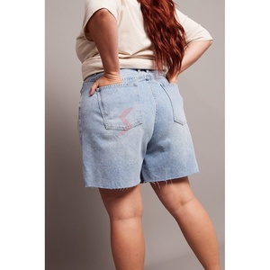 Pantalones cortos de mezclilla relajados para mujer, pantalones cortos femeninos transpirables informales no elásticos de talla grande con cremallera desgastada de tiro alto, OEM - Product Image 2