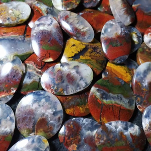 คุณภาพสูงทำด้วยมือสีแดงมอสโมราอัญมณีธรรมชาติแบบชาวอินโดนีเซียสำหรับการทำสร้อยคออัญมณีสีแดง - Product Image 1