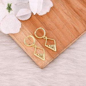 Pendientes de Aro de Latón Simple, Hechos a Mano, Diseño de Autor, Chapados en Oro Amarillo, Joyería, Regalos, Fabricante Mayorista Personalizado - Product Image 5