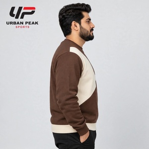 Sweat-shirt élégant pour homme avec des combinaisons de couleurs tendance, coupe décontractée et design streetwear urbain contemporain - Product Image 2