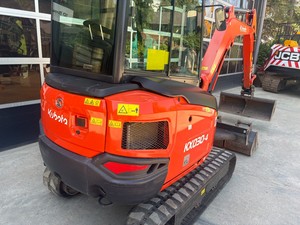 Achetez une mini-excavatrice hydraulique compacte Kubota KX030-4 d'occasion de 2,8 tonnes, prête pour une livraison et une utilisation immédiates - Product Image 2