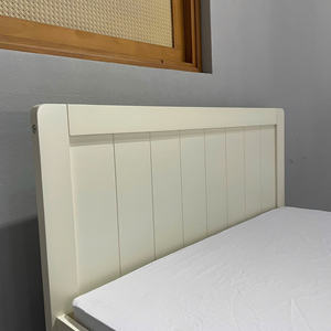 Cadre de lit de chambre à coucher moderne en pin simple et grand design simple avec tête de lit et pied de lit inclus - Product Image 5