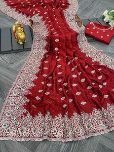 Tenue de fête élégante Saree en soie Zari et pierre de Blooming Vichitra avec chemisier de travail brodé en vente en gros - Product Image 4