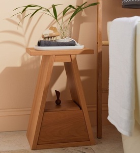 Table d'appoint en bois magnifiquement fabriquée à la main avec un design vintage complexe parfait pour ajouter du charme à votre espace de vie classique - Product Image 1