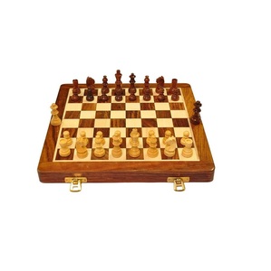 Tablero de Ajedrez de madera para exhibición de estudio hecho a mano para un impacto visual y piezas de alto contraste en superficies tradicionales limpias - Product Image 6