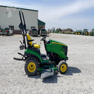 Tractor compacto de pocas horas de uso, 30HP/40HP, similar al John Deere 1025R de 24HP, 4x4, tractor utilitario subcompacto con cargador, en venta. - Product Image 1