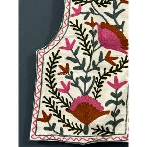 Gilet d'hiver pour femmes fait à la main veste coton Suzani broderie florale gilet court avec point ouvert fête porter gilet et manteau - Product Image 4