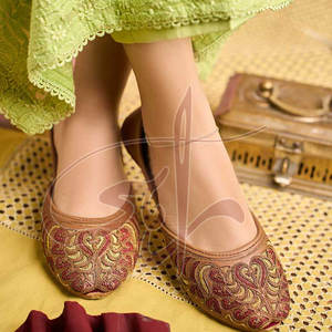 Khussa Antideslizante de Cuero Hecho a Mano con Nuevo Diseño Fabricado en Pakistán, Alta Calidad, para Todas las Temporadas, Moda, MOQ Bajo, Más Vendido - Product Image 4