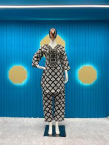 BORDADO DE HILO DE ALGODÓN PESADO y TOP DE TRABAJO A MANO DE ESPEJO REAL CON PANTALÓN - Product Image 3