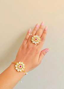 ชุดแหวนมุก kundan polki & ชุดปรับได้ haldi mehendi Sangeet & dholki ของขวัญคืนสินค้าเป็นจำนวนมากจาก Bhoji - Product Image 2