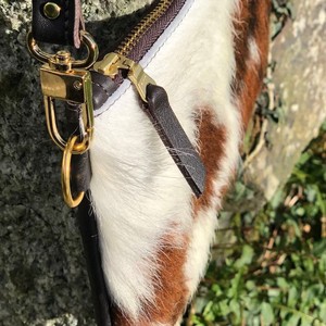 Bolso cruzado blanco y negro de piel de vaca, bolso de piel de vaca blanco y negro, bolso cruzado de cuero - Product Image 2