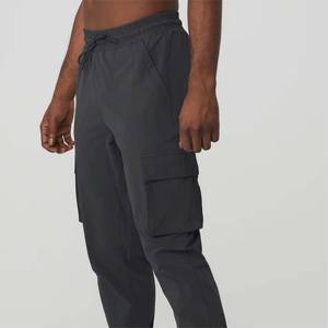 Pantalons durables en ripstop pour hommes pour l'extérieur - Résistants à l'eau, design multi-poches, parfaits pour la randonnée et le camping - Product Image 3