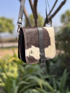 Bolso de cuero de piel de vaca Nuevo diseño Sling Bag Gypsy Boho Hair On Hide Fur Vintage Bolso de estilo occidental hecho a mano Bolsos de usos múltiples - Product Image 2