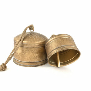 Campanas de Navidad a la venta a granel en varios tamaños para colgar campanas de latón decoración cuerdas y corona campanas colgantes - Product Image 1