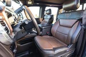Ford F-350 Super Duty King Ranch Crew Cab 4x4 Power Stroke Turbodiesel 2024 d'occasion en bon état, peinture bicolore, système de suspension - Product Image 5
