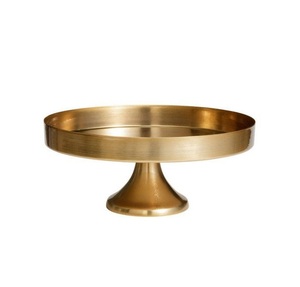 Présentoir à gâteaux élégant et léger en aluminium avec finitions dorées de première qualité et détails décoratifs pour les mariages et occasions spéciales - Product Image 1