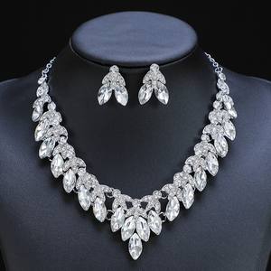 Collier en cristal pour mariage - Product Image 1