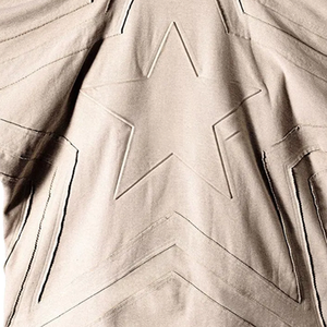 เสื้อยืดปักลายคุณภาพดีที่สุดสำหรับผู้ชาย ผ้าฝ้าย 100% ลายตัวอักษร ผ้าเนื้อดี ปรับแต่งได้ ผลิตในปากีสถาน - Product Image 6