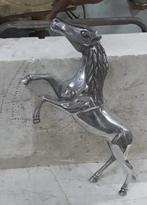 Cheval en métal Décoration d'intérieur Salon Sculpture de cheval élégante pour salon Bureau ou galerie - Product Image 2