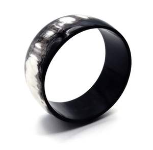 Bague en corne de boeuf unique avec motif ethnique pour les bijoux de mode Bagues en corne de buffle écologiques avec finition mate - Product Image 6
