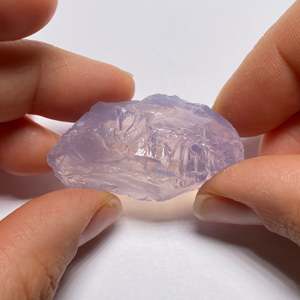 Cristal de quartz lavande naturel en vrac du Brésil - Product Image 1