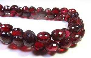 Collar de 9 hilos de alta calidad con cuentas de cebolla granate de Mozambique de 7-7,5mm Corte facetado de piedras preciosas Rojas naturales - Product Image 6