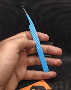 Pinzas Profesionales Multifuncionales de Primera Calidad para Extensión de Pestañas, Color Azul Claro, Acero Inoxidable Liso, Marca Saaqaans - Product Image 4