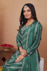 Conjunto Sharara de diseño indio-pakistaní, en tela Chinnon, ideal para fiestas elegantes, bodas, uso tradicional y casual. - Product Image 2