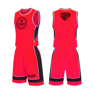 Ensemble d'uniformes de basket-ball personnalisables de haute qualité pour hommes, hauts de chemise de sport respirants et shorts, grandes tailles disponibles - Product Image 3