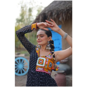 ชุดเดรสแขนยาวพิมพ์ลาย bandhani อินเทรนด์และแฟชั่นชุดงานหมั้นสำหรับเด็กผู้หญิงคอลเลกชันงานหมั้นแต่งงาน - Product Image 1