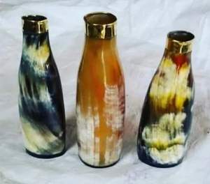 Botella Artesanal de Cuerno de Búfalo Natural con Acabado Brillante y Atractivo Decorativo para una Presentación de Bebidas Elegante en Lowe Coast - Product Image 3